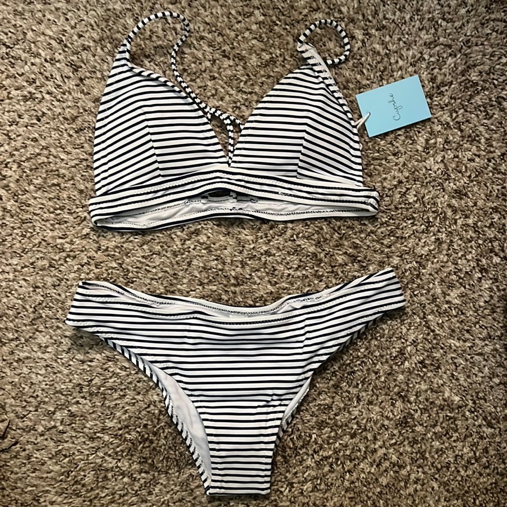 Cupshe bathing suit. Small. Black and white